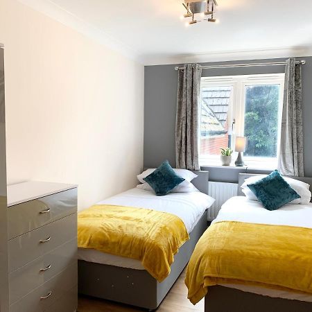 Risinghurst, Oxford, An Entire 2Beds, 2Bathrooms, Free Wi-Fi, Free Parking อ็อกซ์ฟอร์ด ภายนอก รูปภาพ