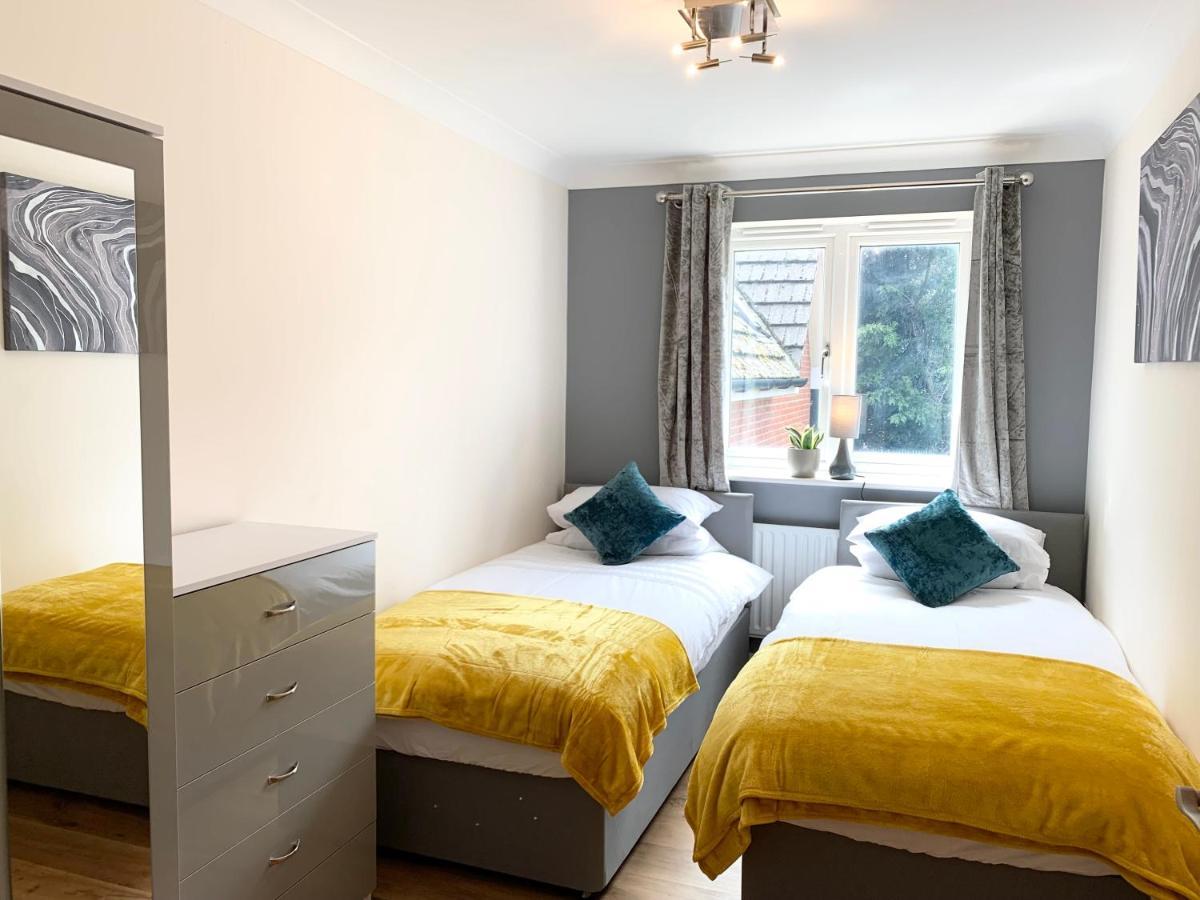 Risinghurst, Oxford, An Entire 2Beds, 2Bathrooms, Free Wi-Fi, Free Parking อ็อกซ์ฟอร์ด ภายนอก รูปภาพ