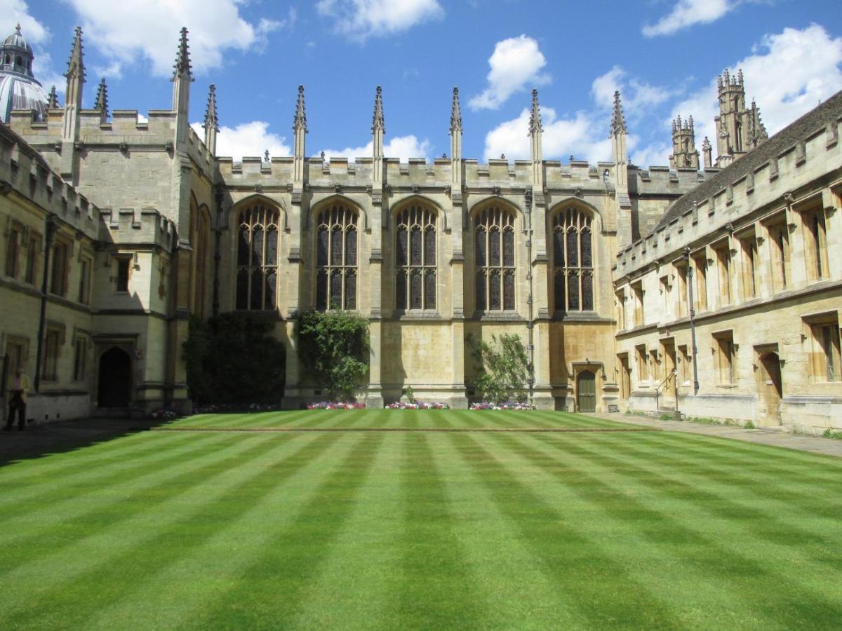 Risinghurst, Oxford, An Entire 2Beds, 2Bathrooms, Free Wi-Fi, Free Parking อ็อกซ์ฟอร์ด ภายนอก รูปภาพ